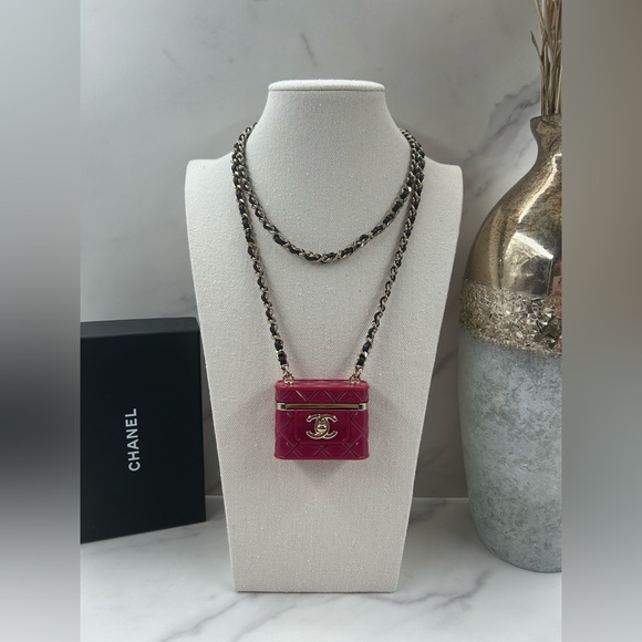 ❌SOLD❌🔥RARE! CHANEL•22K Matelasse Mini Bag Necklace - Picture 2 of 8